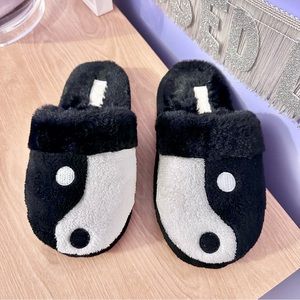 Yin Yang Furry Slippers Black & White Slipper Slides Size 5/6 Memory Foam